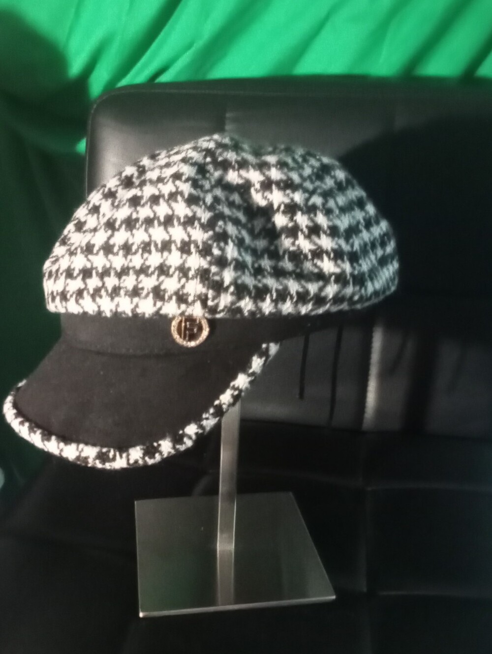 Black and White Houndstooth Newsboy Cap - Fashionable Men’s Accessory